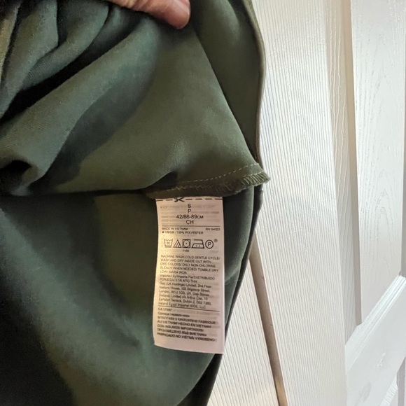 NWT BANANA REPUBLIC - Picture 4 of 4